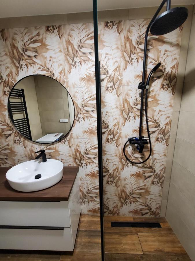 Novy Apartman Eva Йичин Экстерьер фото