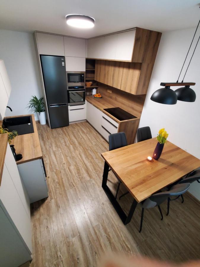 Novy Apartman Eva Йичин Экстерьер фото