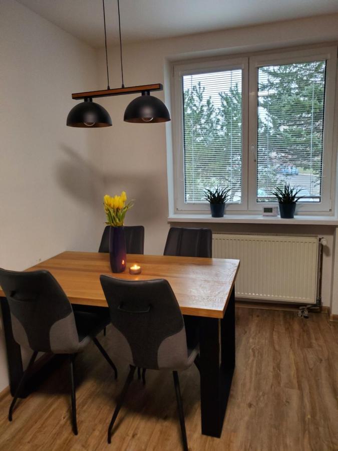 Novy Apartman Eva Йичин Экстерьер фото